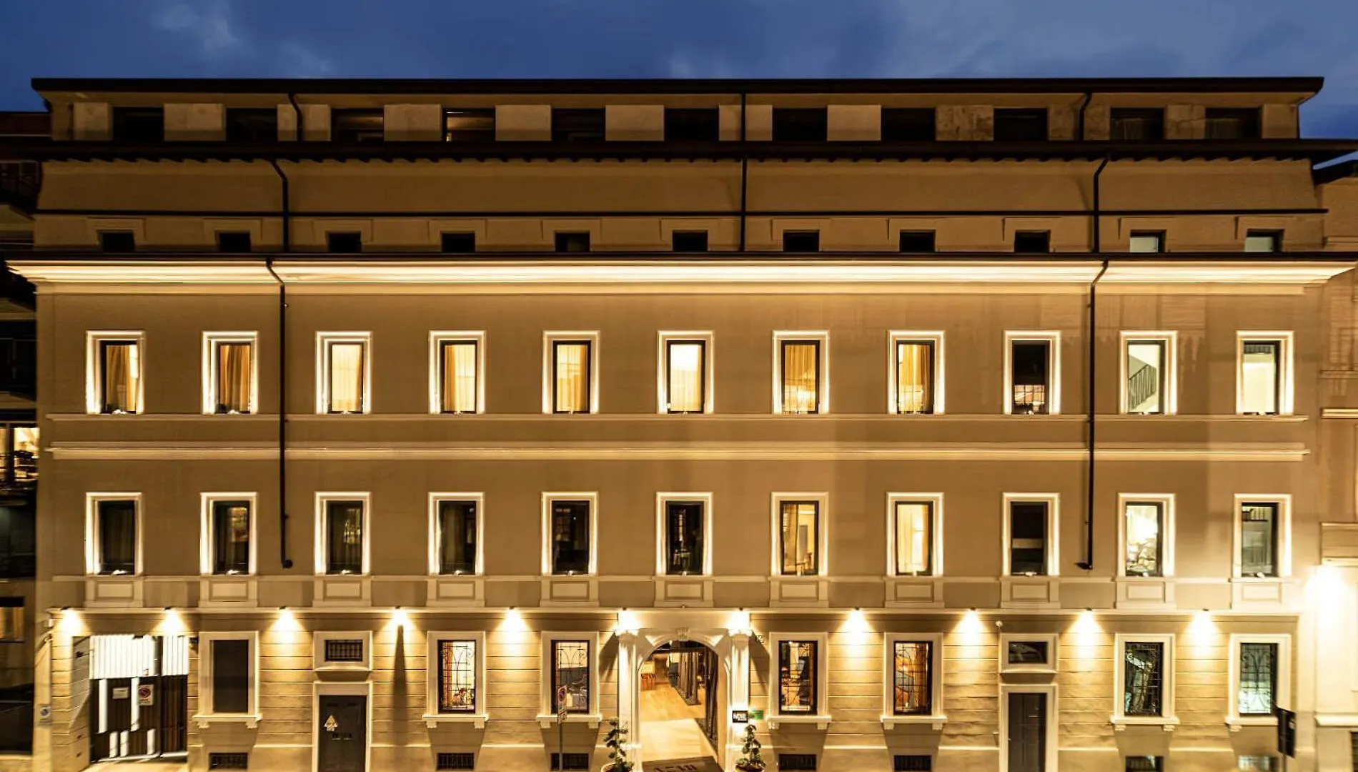 Nemi Hotel Mediolan 5*,